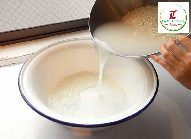 Dùng nước vo gạo luộc măng để khử vị đắng